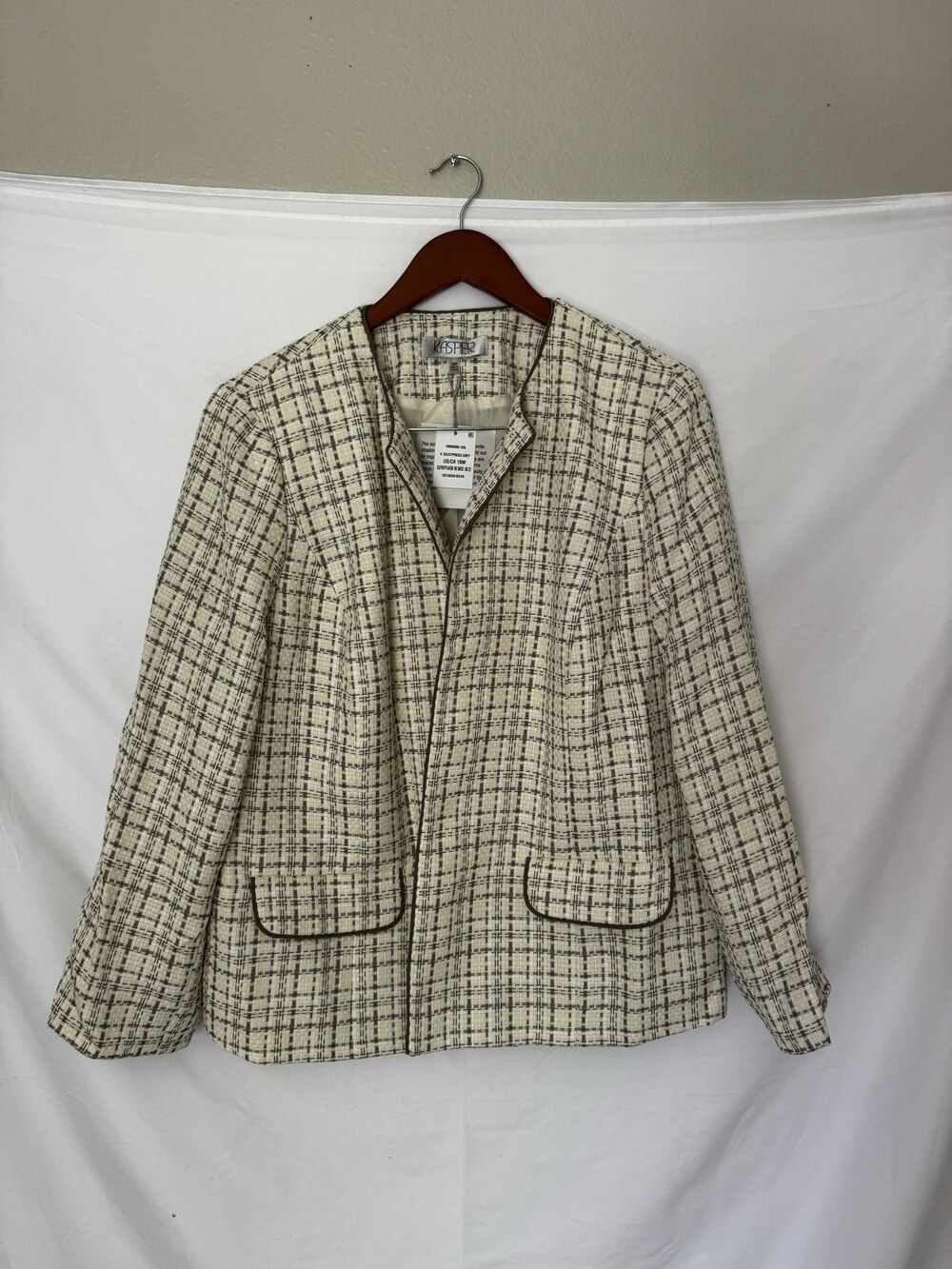 Kasper Woman 2 Piece Tweed Skirt Suit Ivory Grey Blazer Jacket 18W NWT
